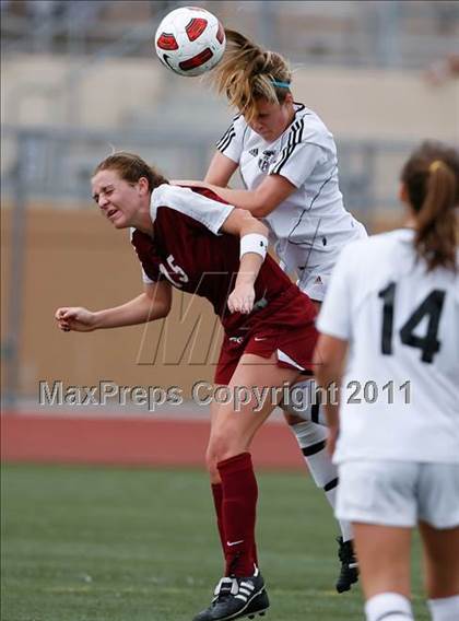 Thumbnail 3 in Flintridge Sacred Heart vs. Oaks Christian (CIF SoCal D3 Regional Final) photogallery.