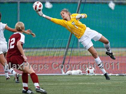 Thumbnail 2 in Flintridge Sacred Heart vs. Oaks Christian (CIF SoCal D3 Regional Final) photogallery.