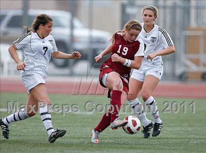 Thumbnail 2 in Flintridge Sacred Heart vs. Oaks Christian (CIF SoCal D3 Regional Final) photogallery.