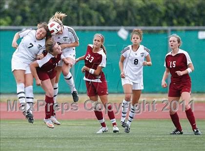 Thumbnail 3 in Flintridge Sacred Heart vs. Oaks Christian (CIF SoCal D3 Regional Final) photogallery.