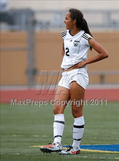 Thumbnail 3 in Flintridge Sacred Heart vs. Oaks Christian (CIF SoCal D3 Regional Final) photogallery.