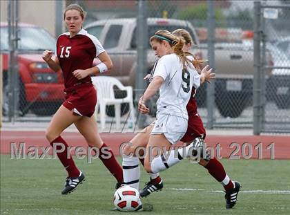 Thumbnail 2 in Flintridge Sacred Heart vs. Oaks Christian (CIF SoCal D3 Regional Final) photogallery.