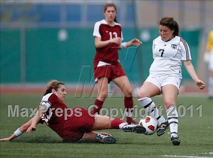 Thumbnail 2 in Flintridge Sacred Heart vs. Oaks Christian (CIF SoCal D3 Regional Final) photogallery.