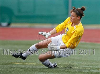 Thumbnail 2 in Flintridge Sacred Heart vs. Oaks Christian (CIF SoCal D3 Regional Final) photogallery.