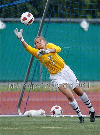 Thumbnail 1 in Flintridge Sacred Heart vs. Oaks Christian (CIF SoCal D3 Regional Final) photogallery.