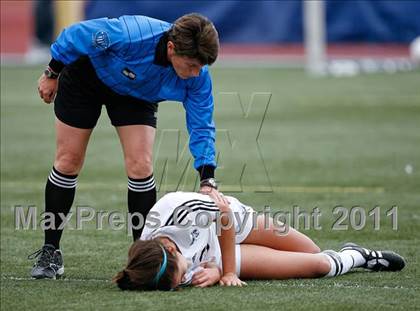 Thumbnail 3 in Flintridge Sacred Heart vs. Oaks Christian (CIF SoCal D3 Regional Final) photogallery.