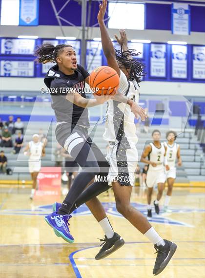 Thumbnail 2 in Veritas Academy vs. Link Academy (5 for the Fight National Hoopfest) photogallery.