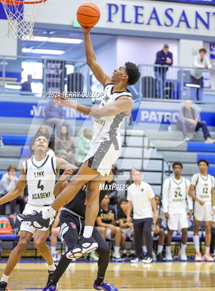 Thumbnail 3 in Veritas Academy vs. Link Academy (5 for the Fight National Hoopfest) photogallery.
