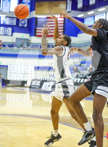Thumbnail 2 in Veritas Academy vs. Link Academy (5 for the Fight National Hoopfest) photogallery.