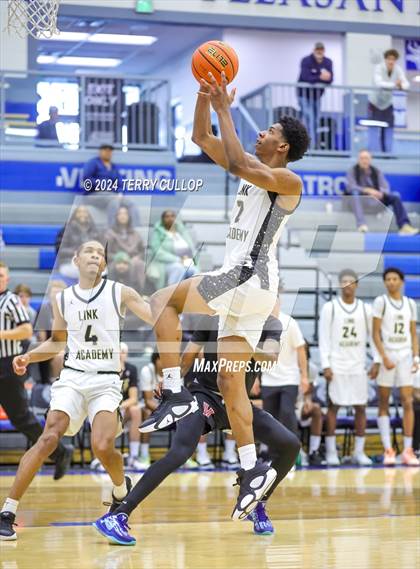 Thumbnail 2 in Veritas Academy vs. Link Academy (5 for the Fight National Hoopfest) photogallery.