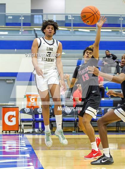 Thumbnail 1 in Veritas Academy vs. Link Academy (5 for the Fight National Hoopfest) photogallery.