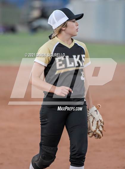 Thumbnail 1 in Pima vs Round Valley (AIA 2A Round 1 Playoff) photogallery.