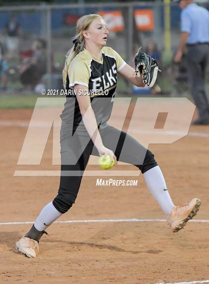 Thumbnail 2 in Pima vs Round Valley (AIA 2A Round 1 Playoff) photogallery.