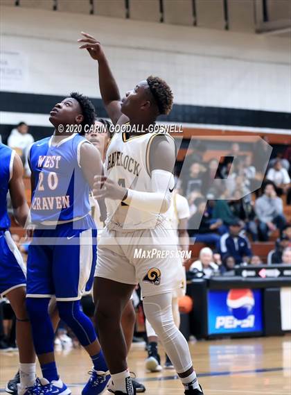 Thumbnail 3 in West Craven @ Havelock (Toyota of New Bern Craven County Holiday Hoops Tournament) photogallery.
