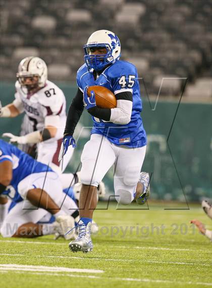 Thumbnail 3 in Ridgewood vs. Montclair (NJSIAA North 1 Group 5 Final) photogallery.