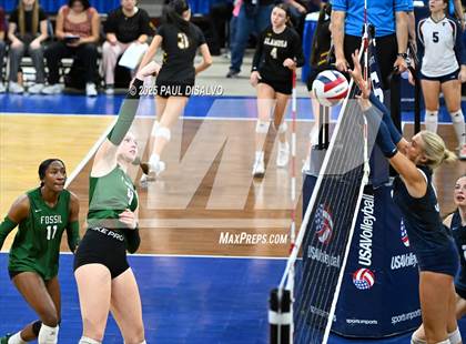 Thumbnail 3 in Fossil Ridge vs. Valor Christian (CHSAA 5A Semi-Final) photogallery.