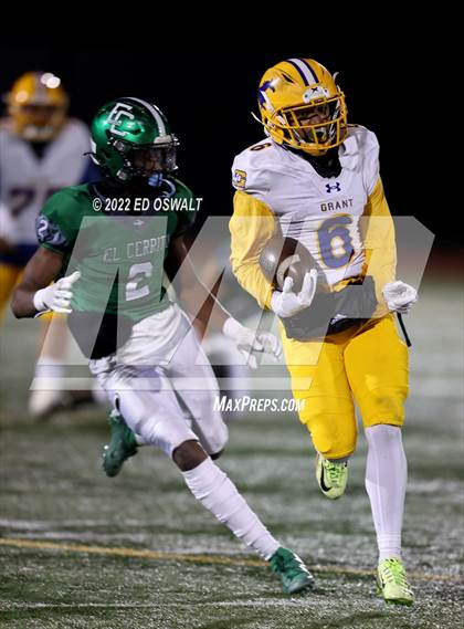 Thumbnail 2 in Grant @ El Cerrito (CIF Division III-AA NorCal Championship) photogallery.