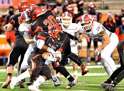 Thumbnail 2 in New Bern vs. Charlotte Catholic (NCHSAA Class 4A Final) photogallery.
