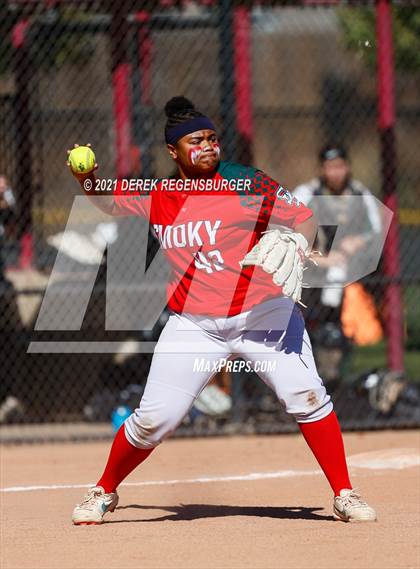 Thumbnail 1 in Mountain Vista vs Smoky Hill (CHSAA 5A Playoff Rd 1) photogallery.