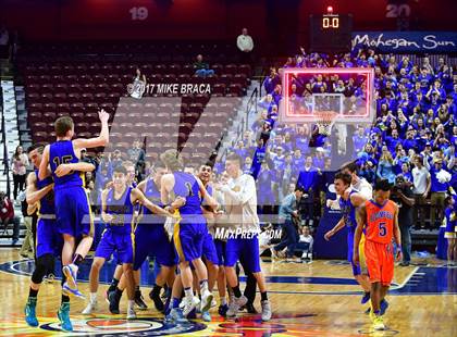 Thumbnail 1 in Brookfield vs. Bloomfield (CIAC Class M Final) photogallery.