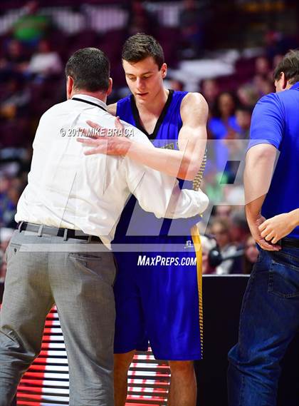 Thumbnail 3 in Brookfield vs. Bloomfield (CIAC Class M Final) photogallery.