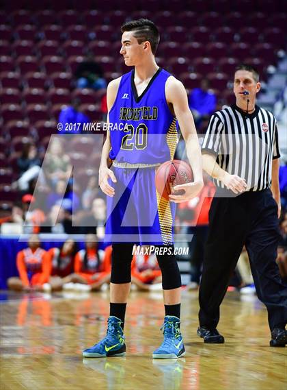 Thumbnail 2 in Brookfield vs. Bloomfield (CIAC Class M Final) photogallery.