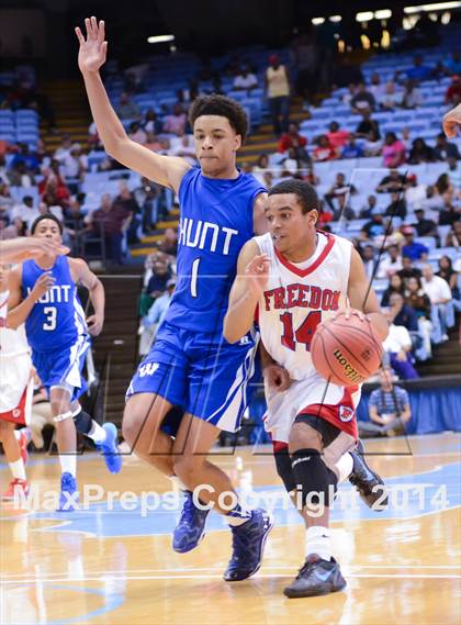 Thumbnail 3 in Hunt vs. Freedom (NCHSAA 3A Final) photogallery.