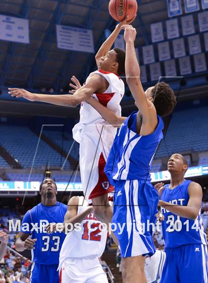 Thumbnail 3 in Hunt vs. Freedom (NCHSAA 3A Final) photogallery.