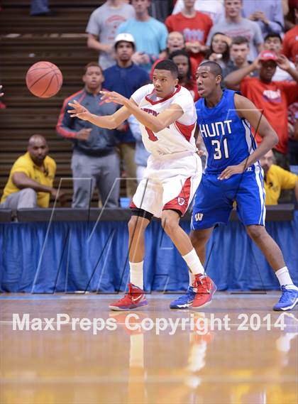 Thumbnail 3 in Hunt vs. Freedom (NCHSAA 3A Final) photogallery.