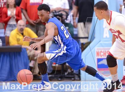 Thumbnail 3 in Hunt vs. Freedom (NCHSAA 3A Final) photogallery.