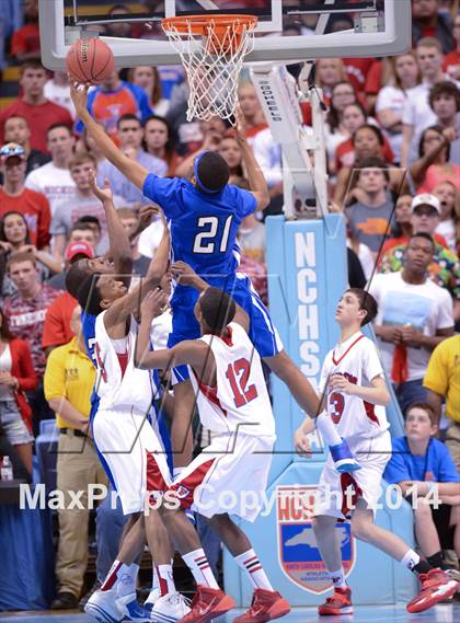 Thumbnail 1 in Hunt vs. Freedom (NCHSAA 3A Final) photogallery.
