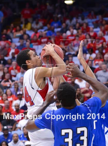 Thumbnail 1 in Hunt vs. Freedom (NCHSAA 3A Final) photogallery.