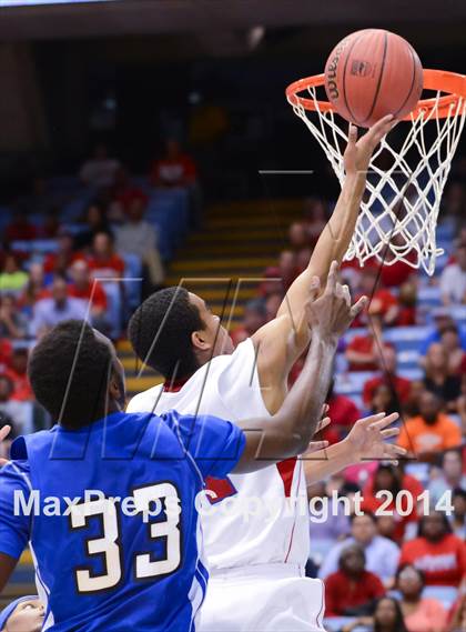 Thumbnail 3 in Hunt vs. Freedom (NCHSAA 3A Final) photogallery.