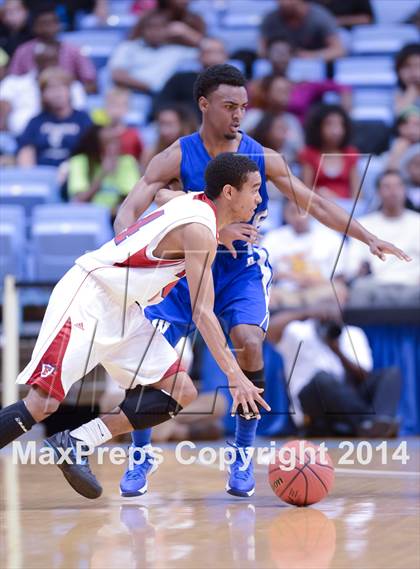 Thumbnail 1 in Hunt vs. Freedom (NCHSAA 3A Final) photogallery.