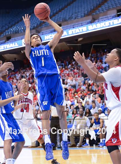 Thumbnail 1 in Hunt vs. Freedom (NCHSAA 3A Final) photogallery.