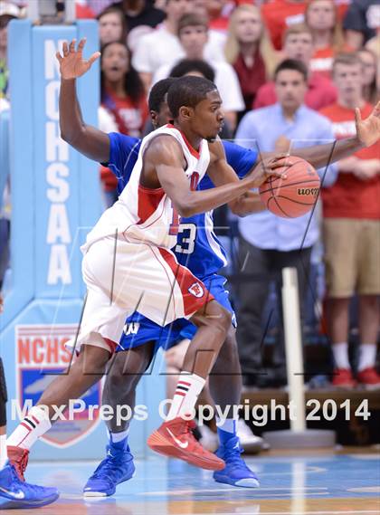 Thumbnail 1 in Hunt vs. Freedom (NCHSAA 3A Final) photogallery.