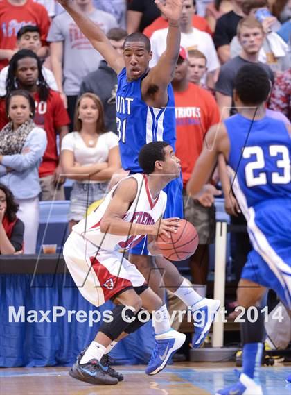 Thumbnail 3 in Hunt vs. Freedom (NCHSAA 3A Final) photogallery.