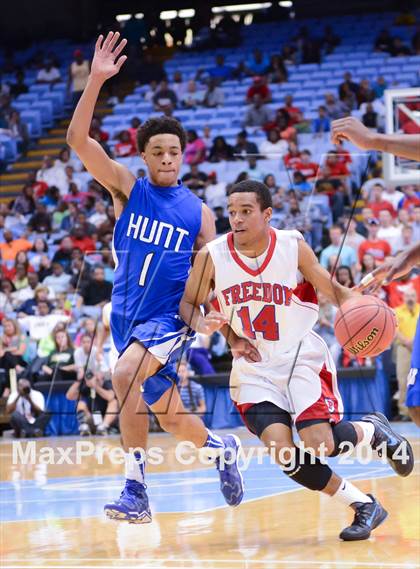 Thumbnail 2 in Hunt vs. Freedom (NCHSAA 3A Final) photogallery.