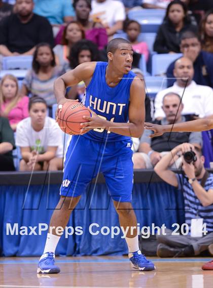 Thumbnail 3 in Hunt vs. Freedom (NCHSAA 3A Final) photogallery.