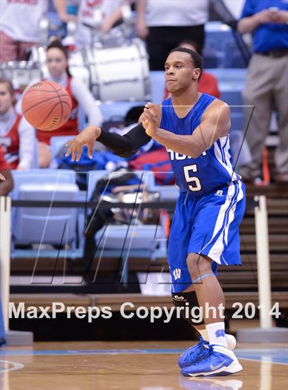 Thumbnail 2 in Hunt vs. Freedom (NCHSAA 3A Final) photogallery.