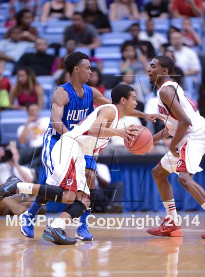 Thumbnail 2 in Hunt vs. Freedom (NCHSAA 3A Final) photogallery.