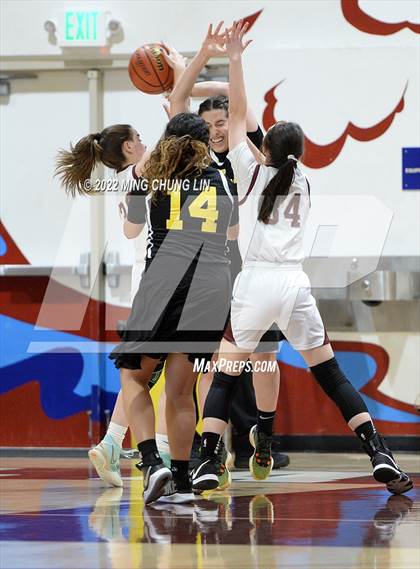 Thumbnail 3 in Yeshiva University of Los Angeles (YULA) @ Laguna Beach (CIF SS D5AA Quarterfinal) photogallery.