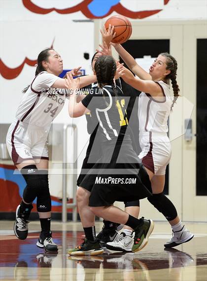 Thumbnail 3 in Yeshiva University of Los Angeles (YULA) @ Laguna Beach (CIF SS D5AA Quarterfinal) photogallery.