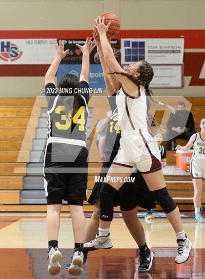 Thumbnail 3 in Yeshiva University of Los Angeles (YULA) @ Laguna Beach (CIF SS D5AA Quarterfinal) photogallery.