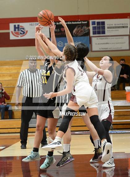 Thumbnail 2 in Yeshiva University of Los Angeles (YULA) @ Laguna Beach (CIF SS D5AA Quarterfinal) photogallery.