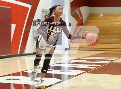 Thumbnail 1 in Yeshiva University of Los Angeles (YULA) @ Laguna Beach (CIF SS D5AA Quarterfinal) photogallery.
