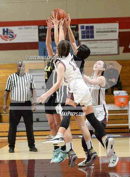 Thumbnail 1 in Yeshiva University of Los Angeles (YULA) @ Laguna Beach (CIF SS D5AA Quarterfinal) photogallery.