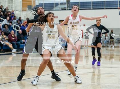 Thumbnail 3 in Ben Davis vs. Mt. Vernon (IHSAA 4A Regional 6 Championship) photogallery.