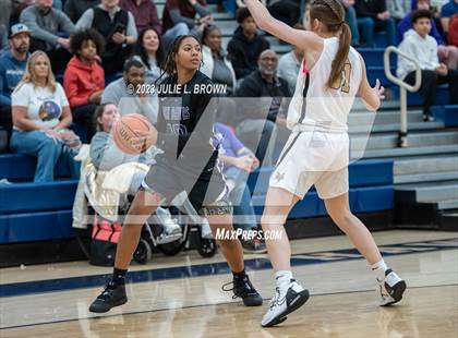 Thumbnail 2 in Ben Davis vs. Mt. Vernon (IHSAA 4A Regional 6 Championship) photogallery.
