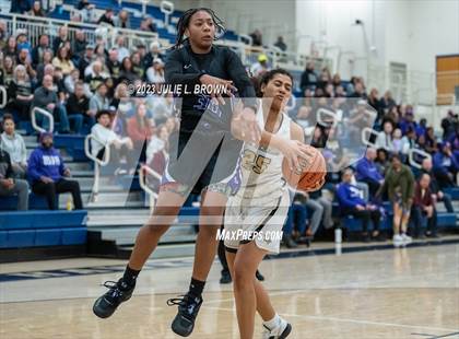 Thumbnail 2 in Ben Davis vs. Mt. Vernon (IHSAA 4A Regional 6 Championship) photogallery.